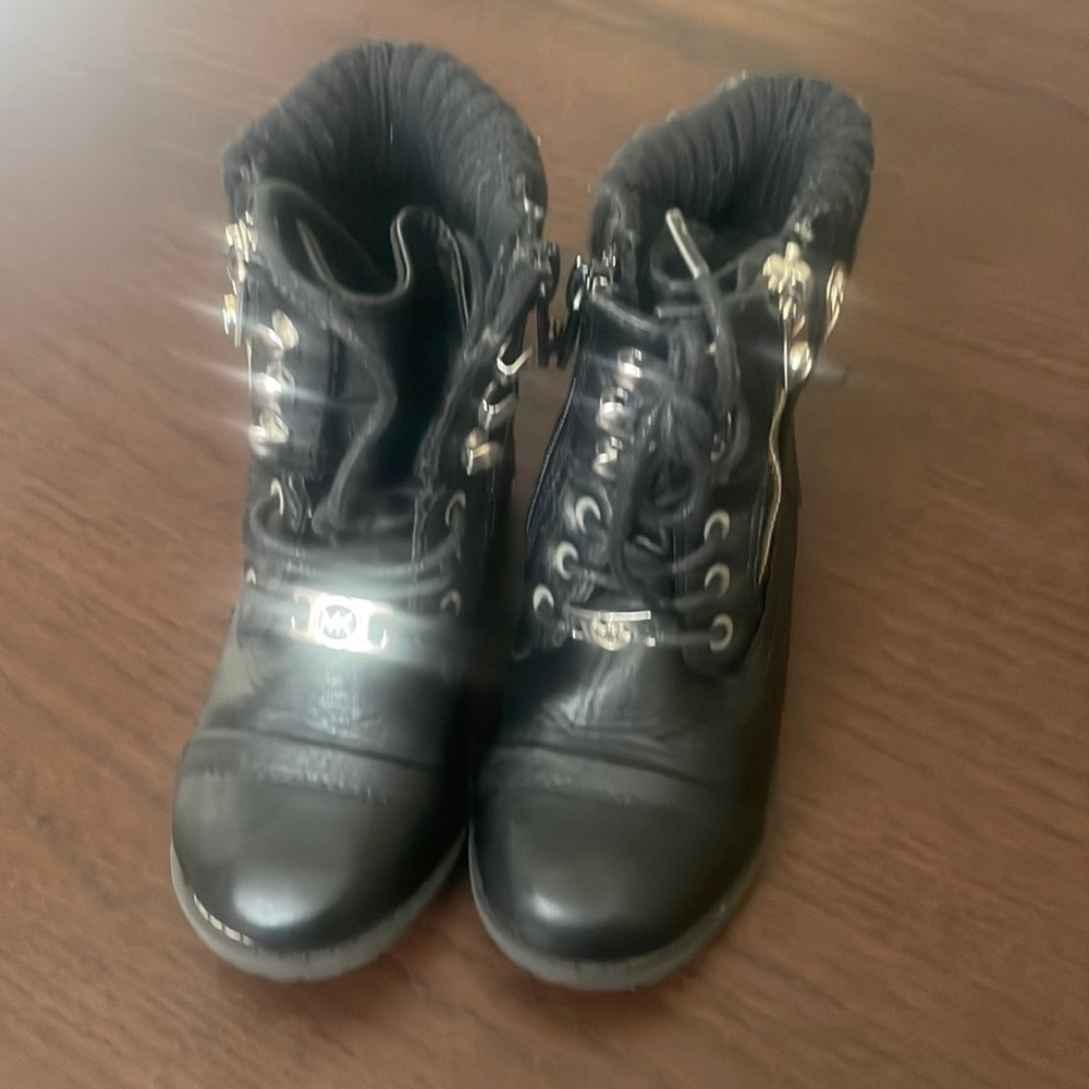 Michael kors girls boot